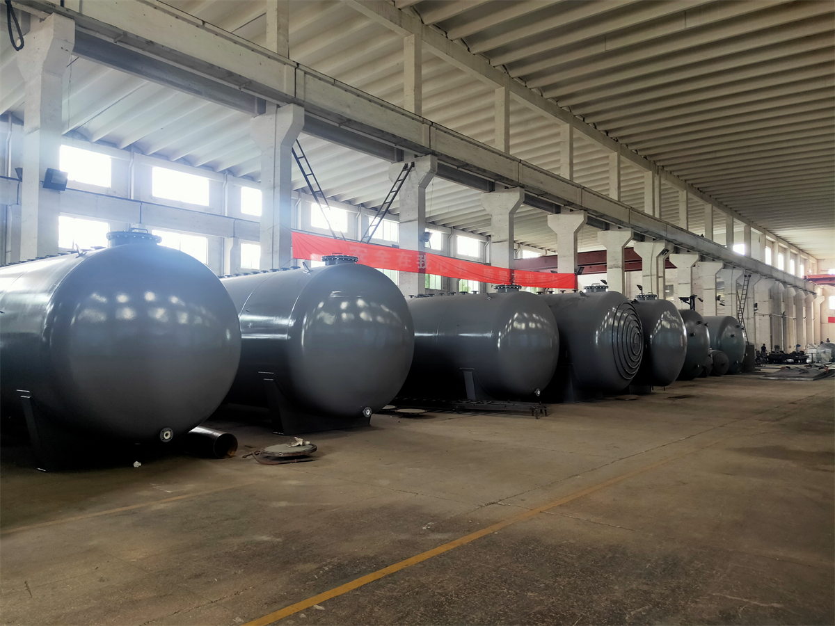 四氟储罐与传统碳钢储罐在腐蚀性环境中使用有哪些核心差异？